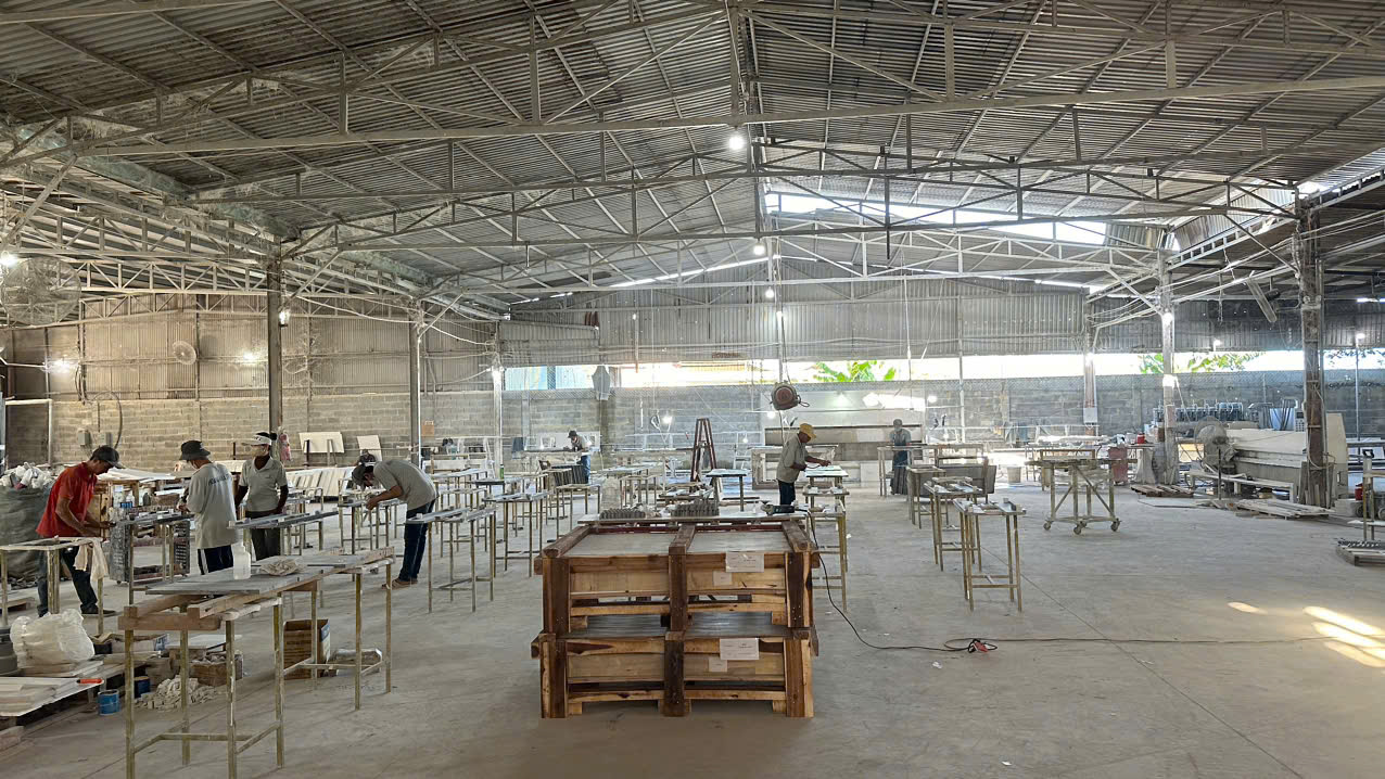 Hoang-kha-stone-factory